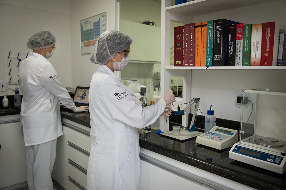 Resultado de imagem para laboratorio de farmacia de manipulação